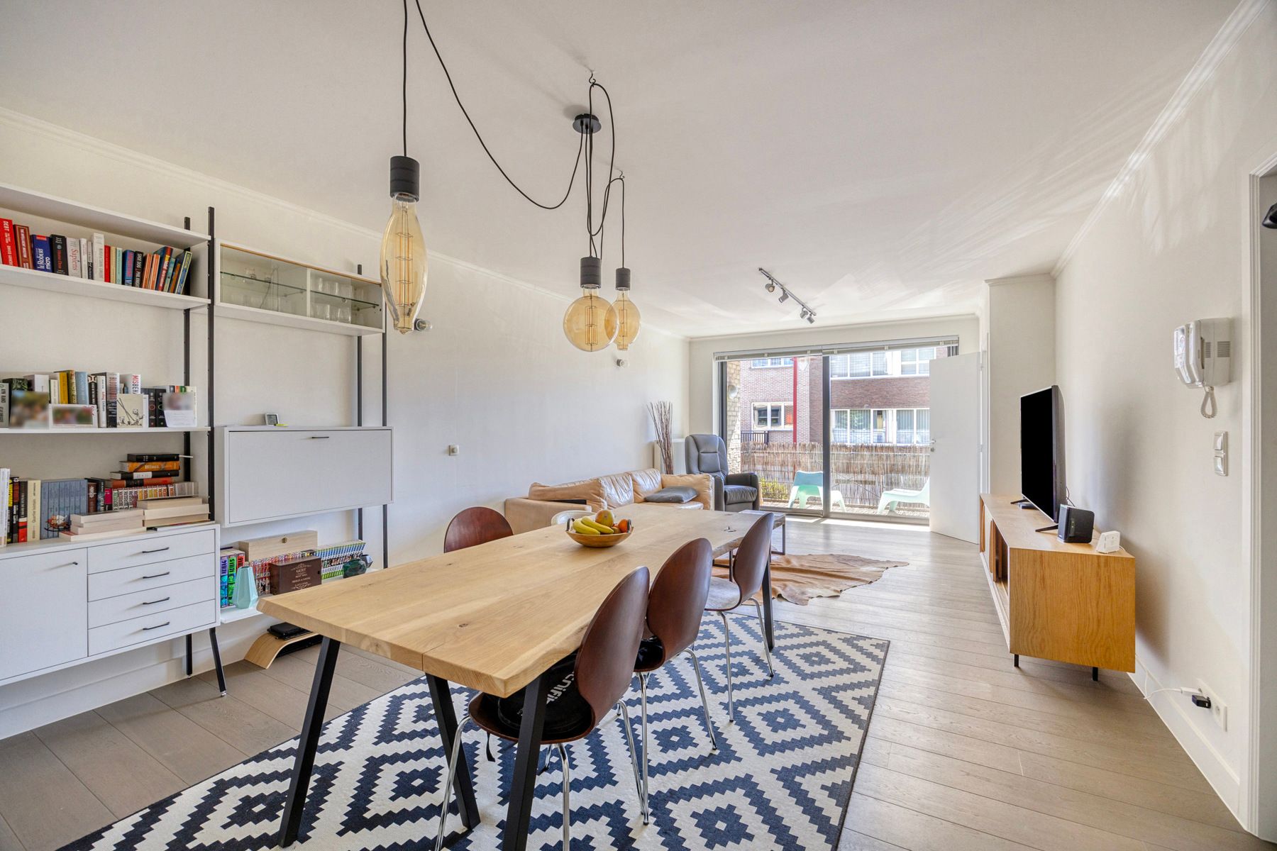 Instapklaar appartement met 2 slaapkamers, aangenaam terras foto {{pictureIndex}}