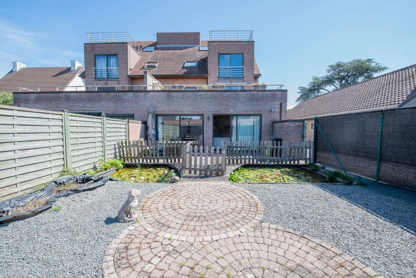 Te koop – Gelijkvloers appartement met terras, tuin en garage in Wielsbeke foto 2