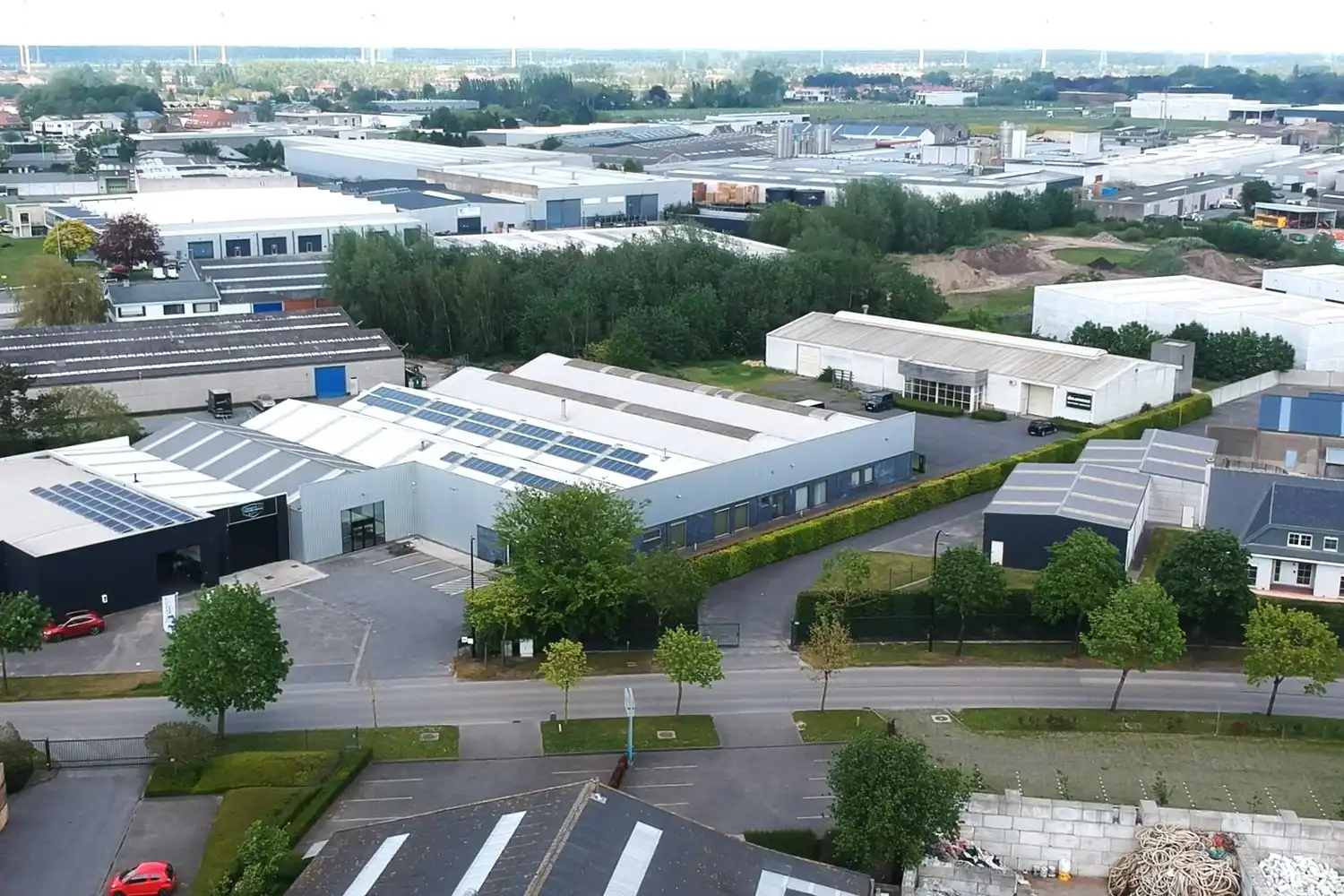 Maldegem | industriezone Krommewege – compleet uitgerust bedrijfsgebouw van ca.1.230m². foto 2