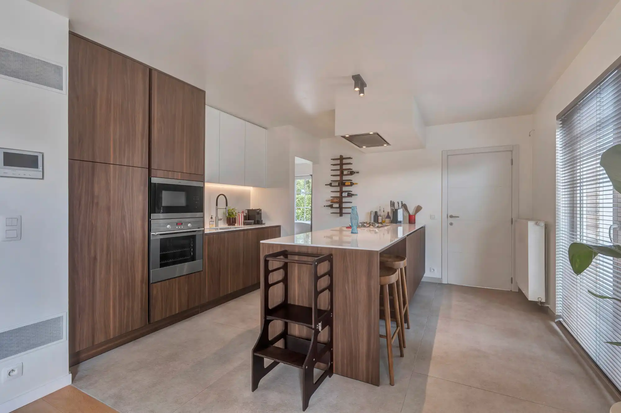 Woning met zwembad en zonnepanelen op toplocatie foto 11