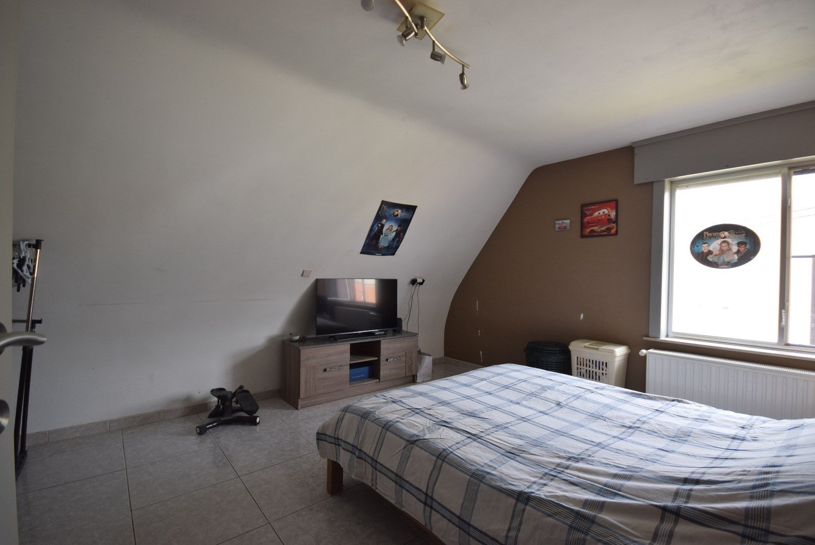 HALFOPEN WONING MET 3 SLAAPKAMERS EN AANGENAME TUIN foto 8