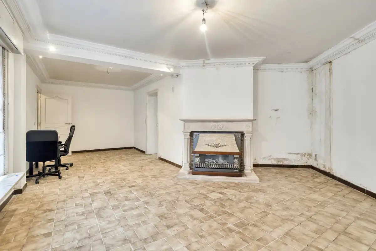 Te renoveren huis te koop met garage in Aartrijke foto 5