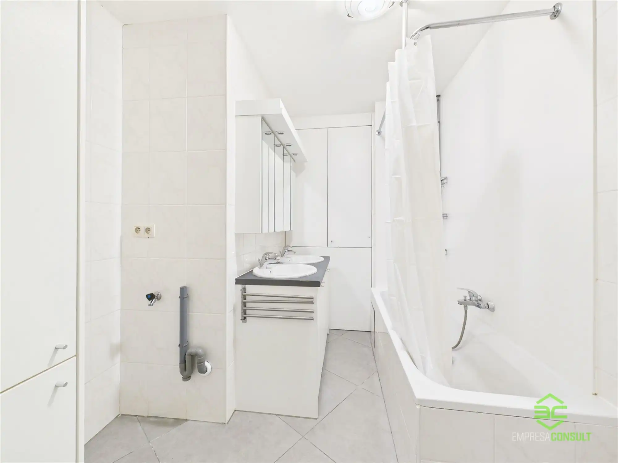 Interessant opbrengsteigendom met 4 app in het centrum! foto 14