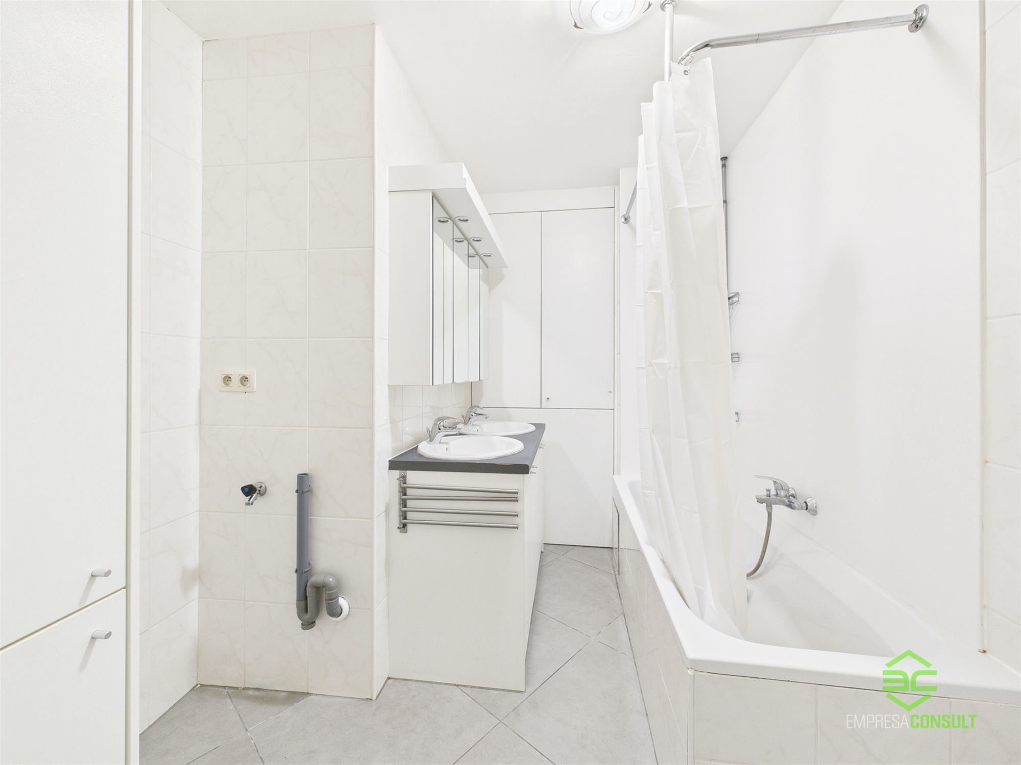 Interessant opbrengsteigendom met 4 app in het centrum! foto 14