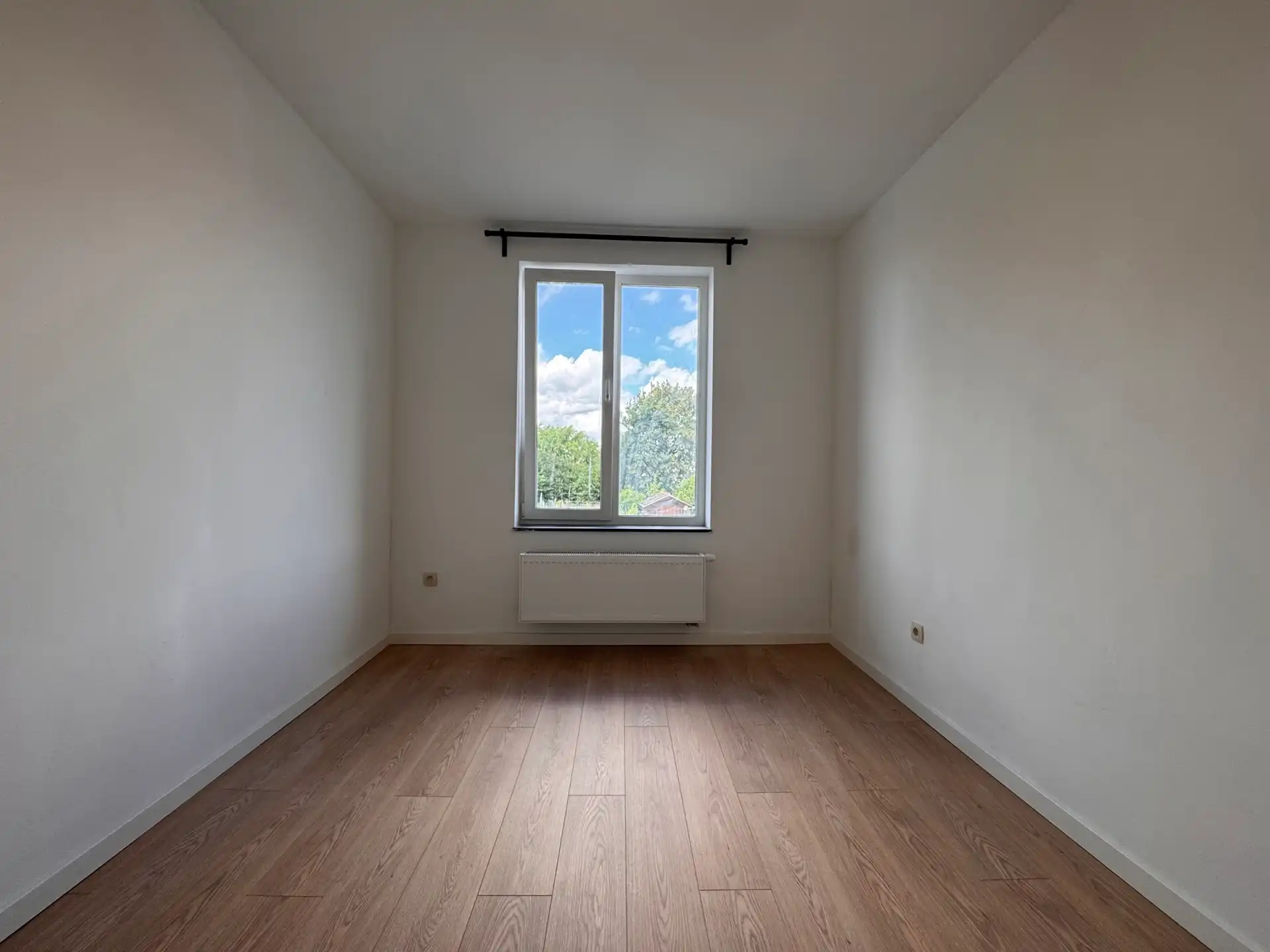Gerenoveerde woning met drie slaapkamers en tuin foto 8
