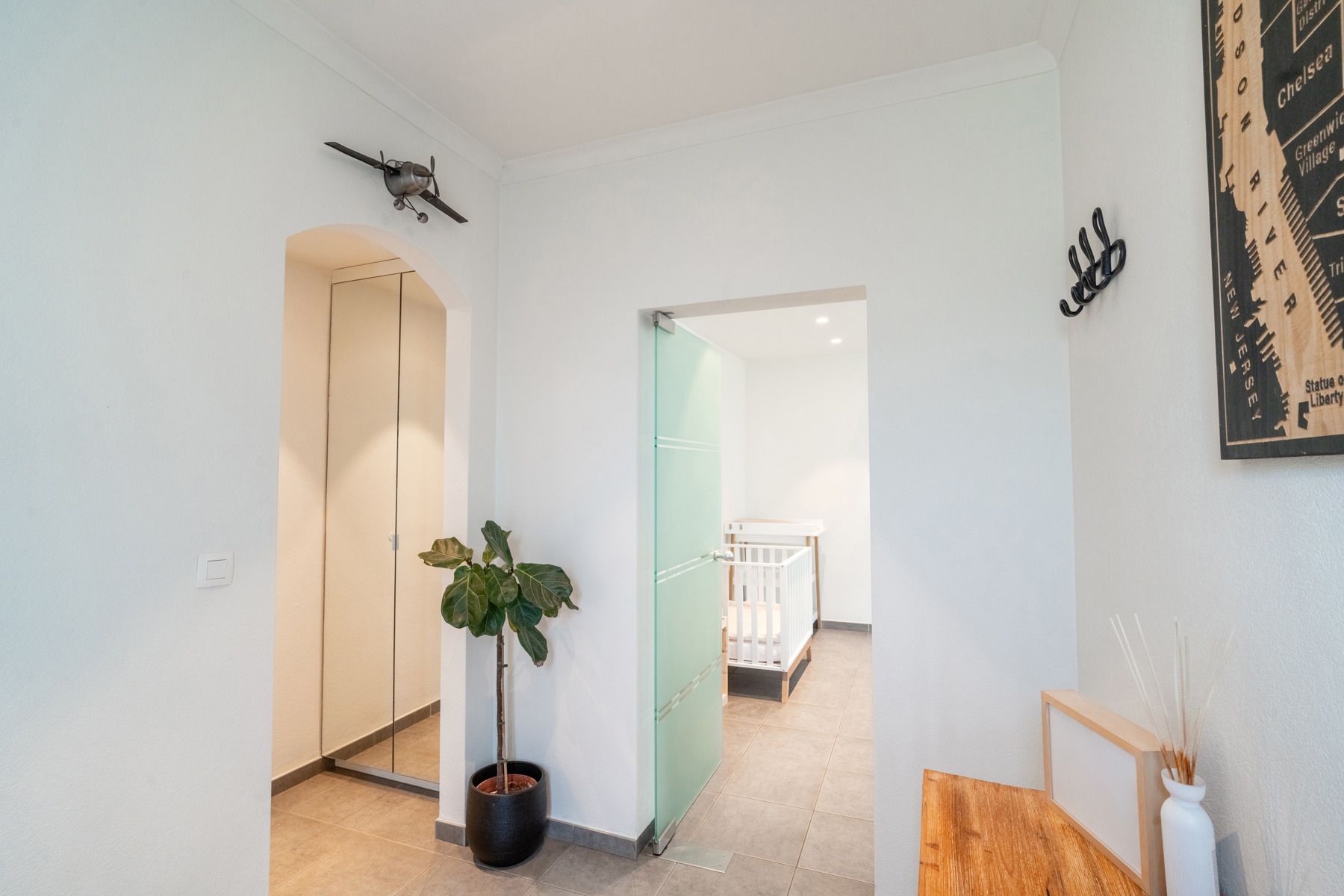 Instapklare en gerenoveerde villa met 3/4 slps en bureau foto 3