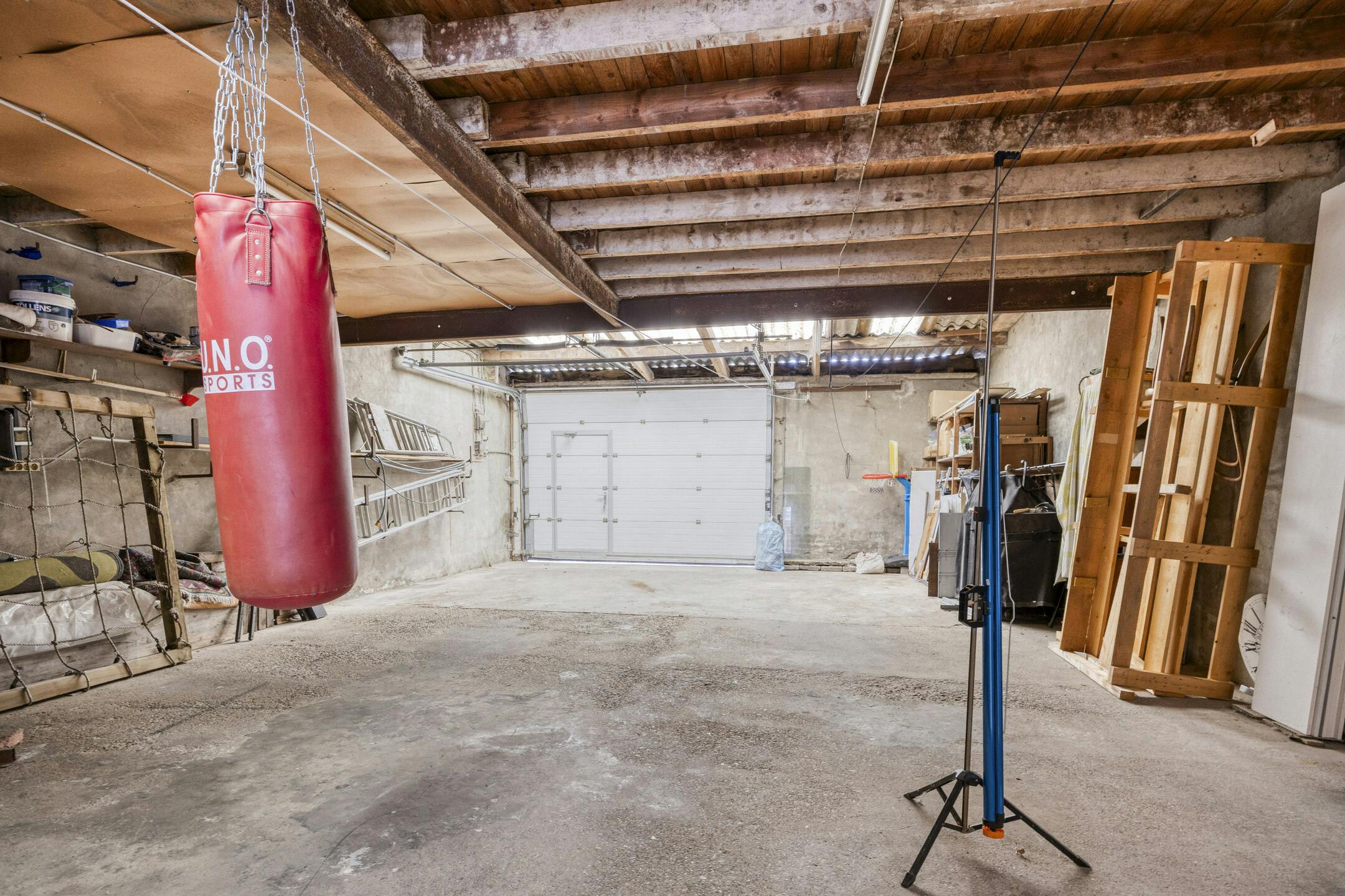 Uniek handelshuis met ruime garage in het hartje Borgloon foto 22