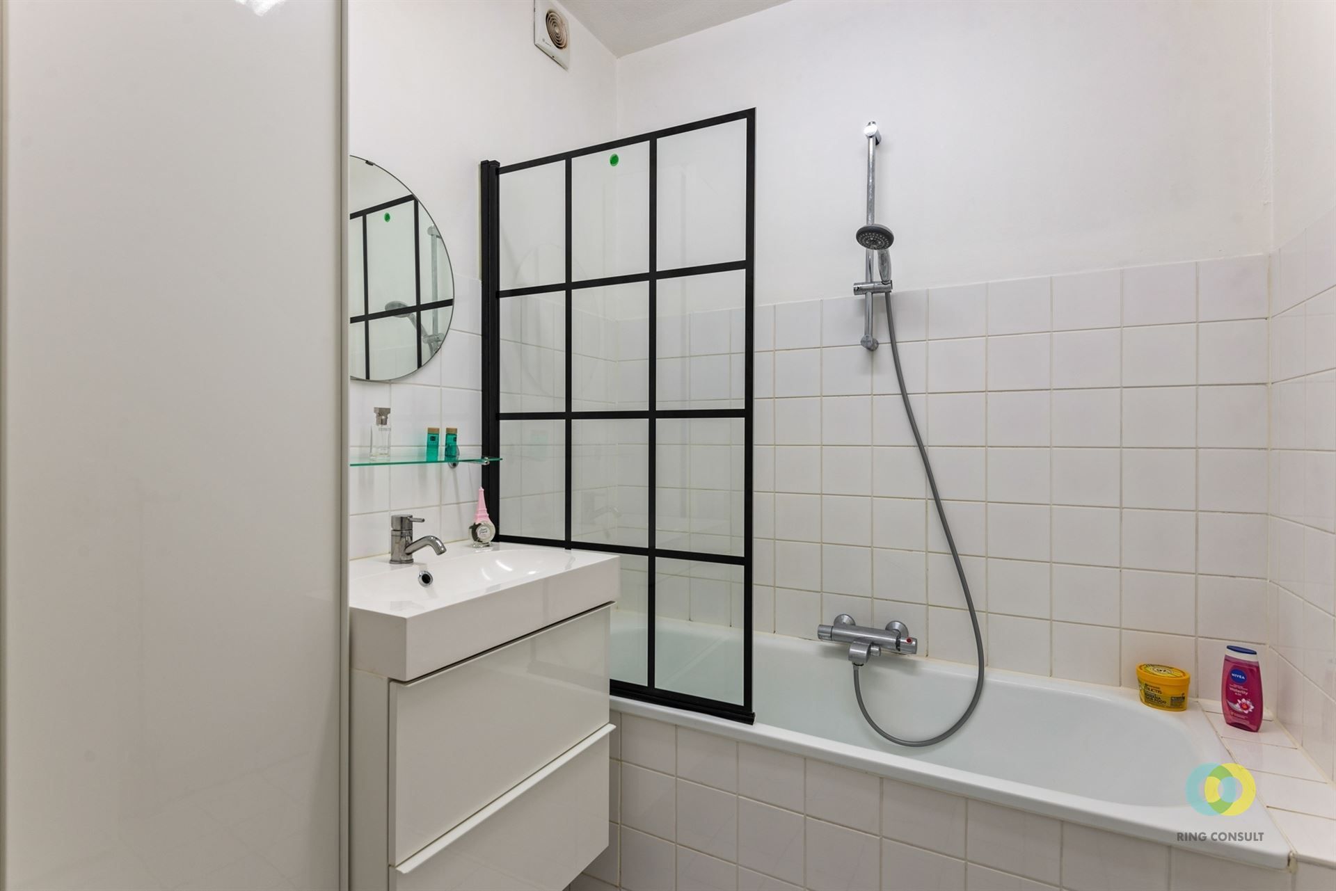 Lichtrijk appartement met 2 slaapkamers + garage foto 10