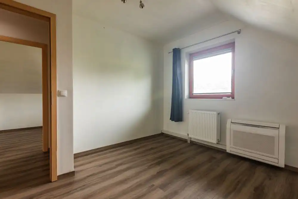 Halfopen recente woning in rustige woonwijk foto 10