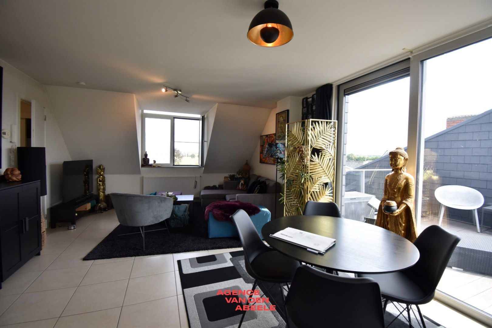 Opbrengsteigendom met 6 appartementen en 7 garages  foto 3