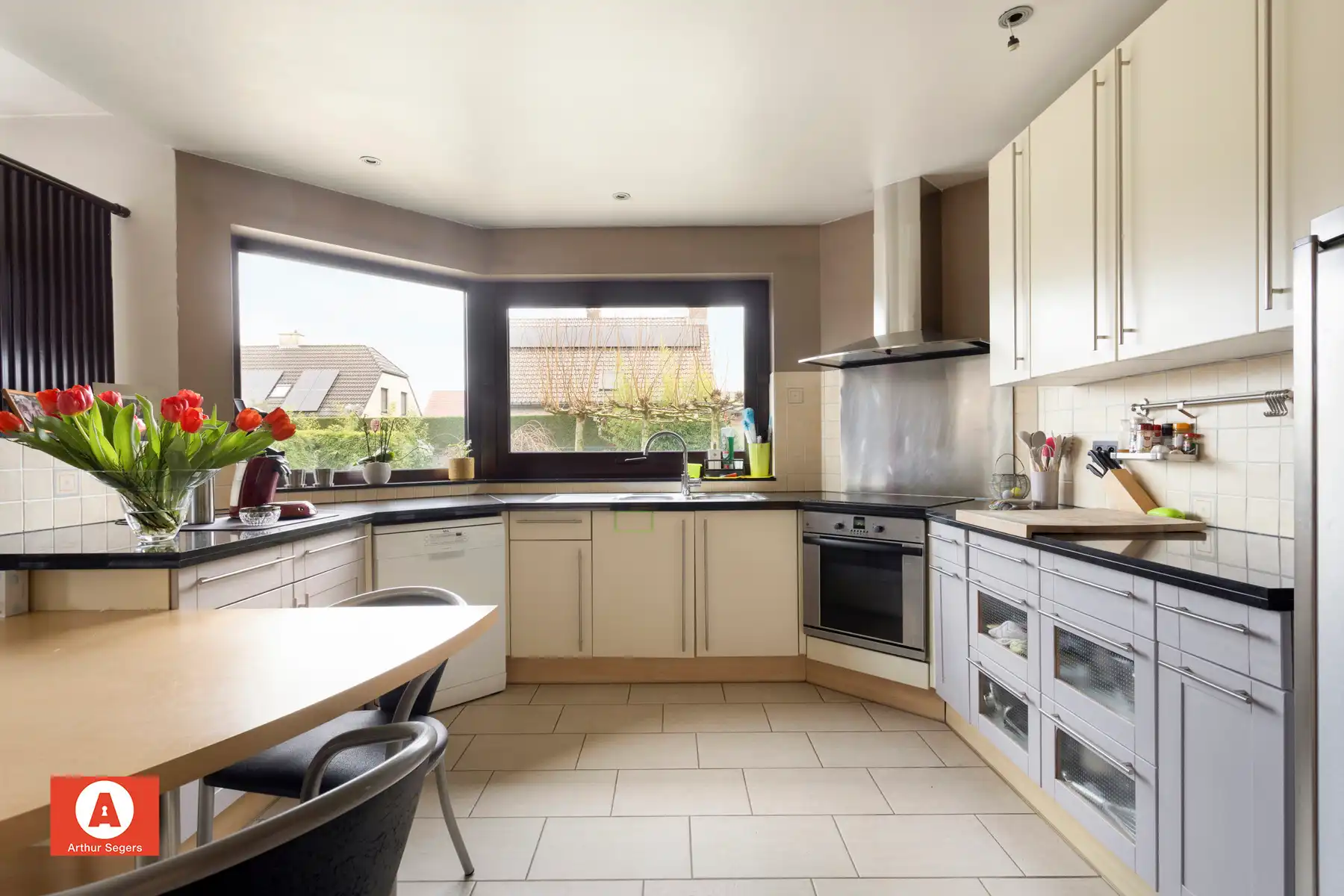 Open bebouwing in een doodlopende straat. foto 10