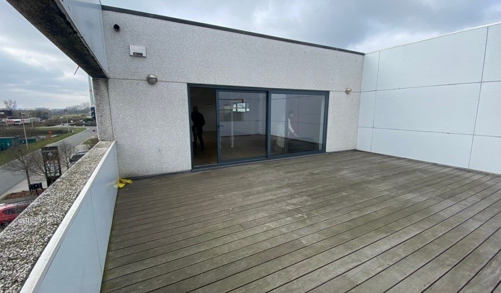 Recent kantoor met groot terras te huur in Kruibeke foto 13