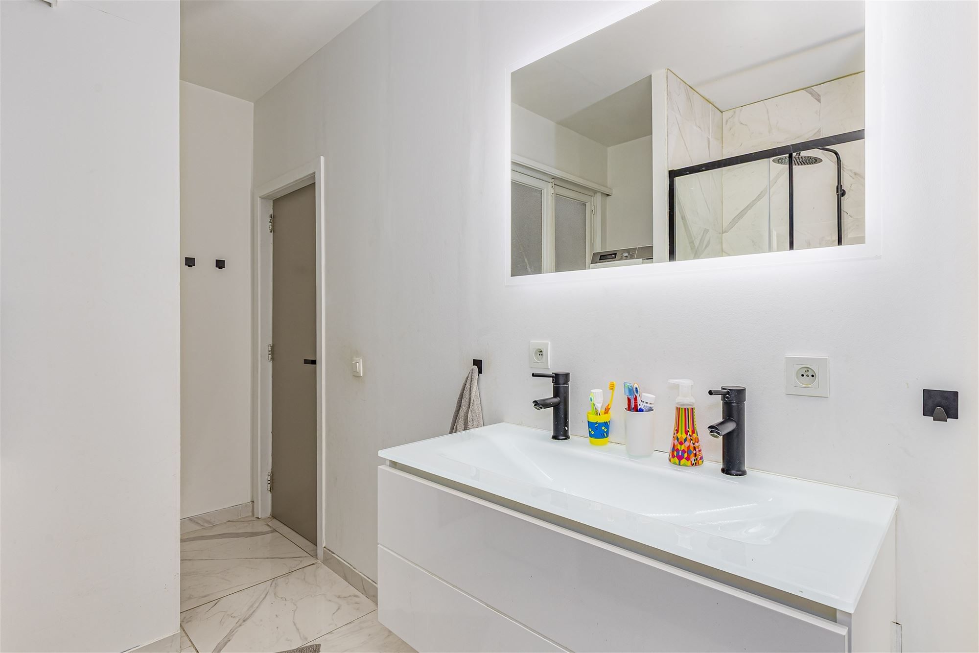 Ruim appartement met 3 slpk en garagebox te Wilrijk foto 18