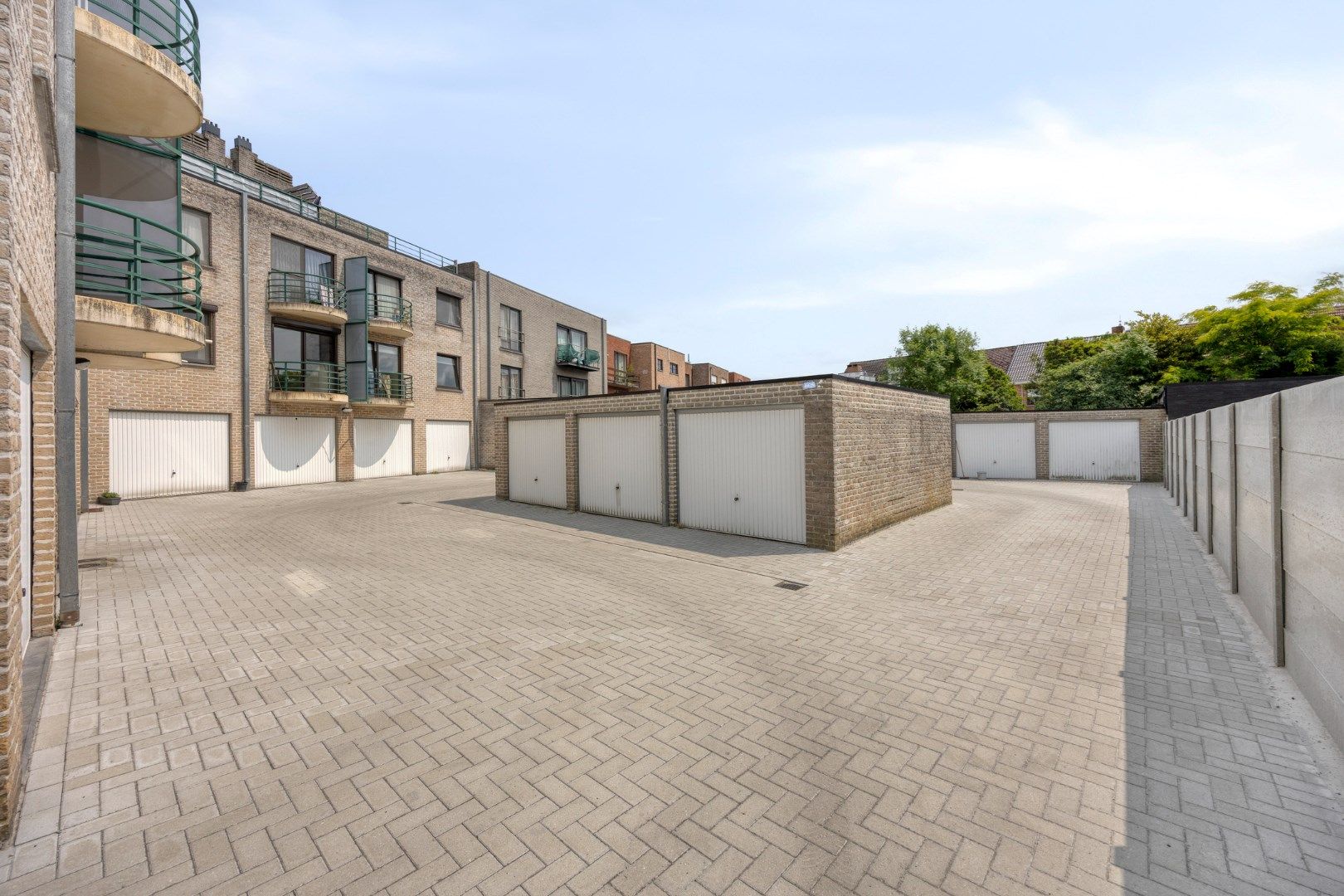 Goed onderhouden appartement met 2 slpks en garage in het centrum van Mol ! foto 16