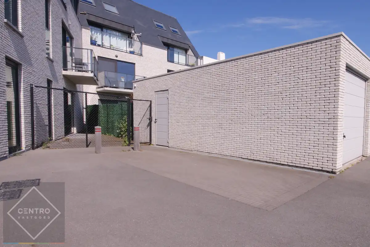 Instapklaar handelsgelijkvloers met garage én parkeerplaats te De Haan! foto 14