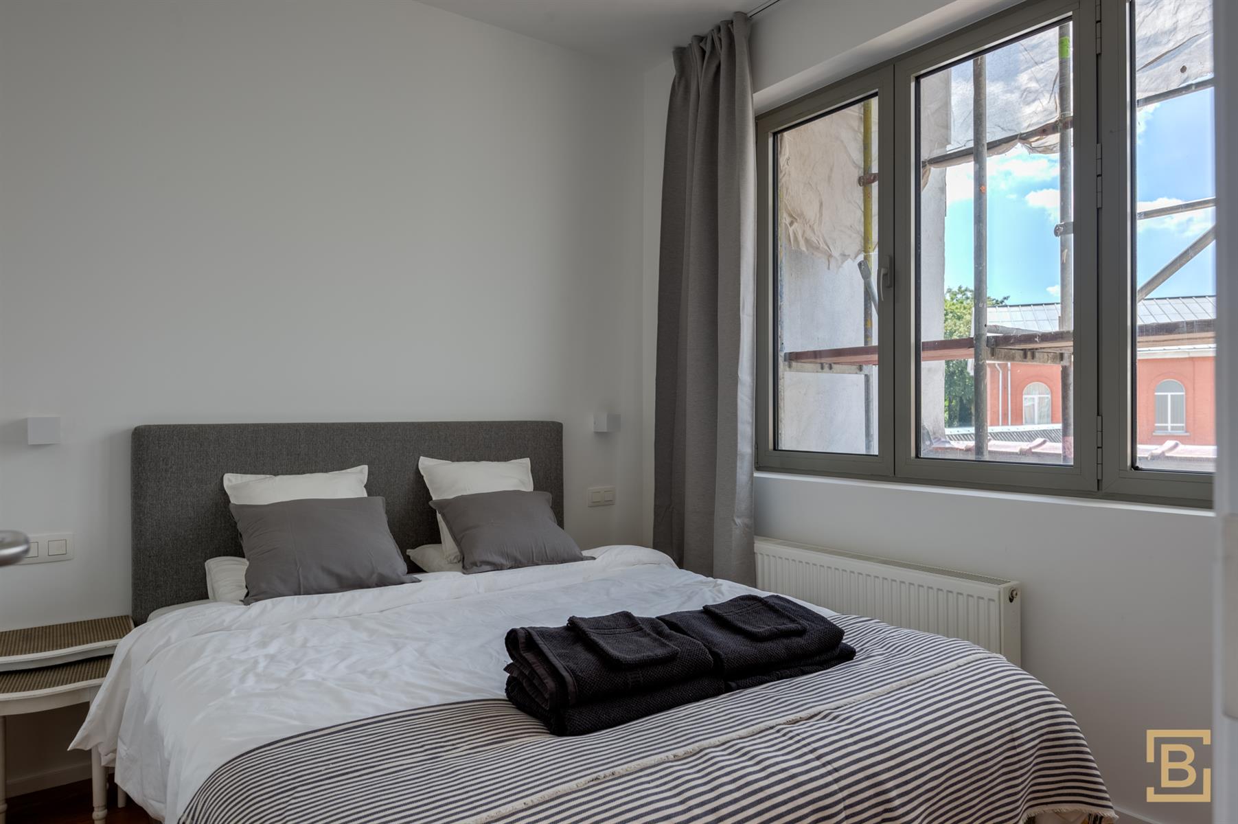 Modern gemeubeld appartement met drie slaapkamers en terras.  foto 10