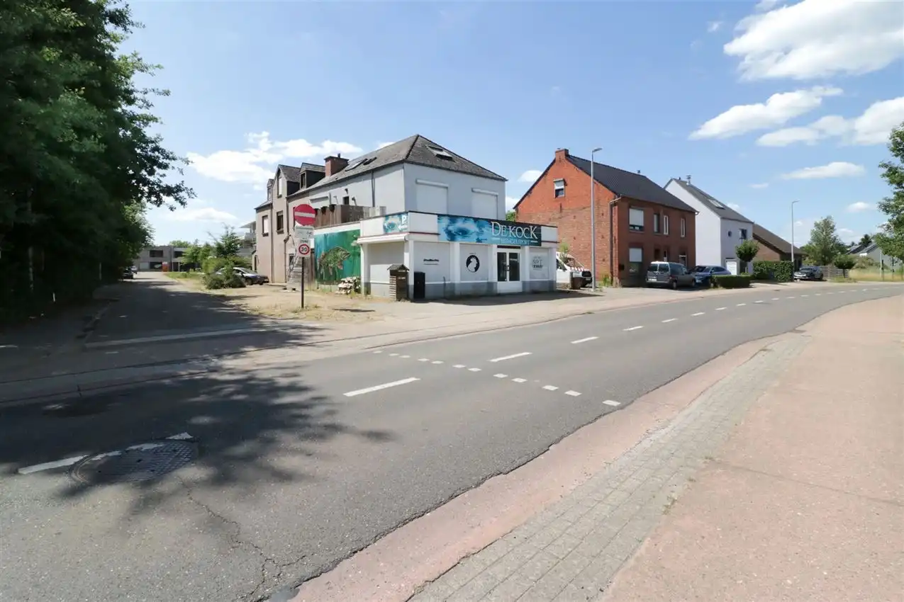 handelszaak met magazijn op zeer zichtbare locatie foto 31