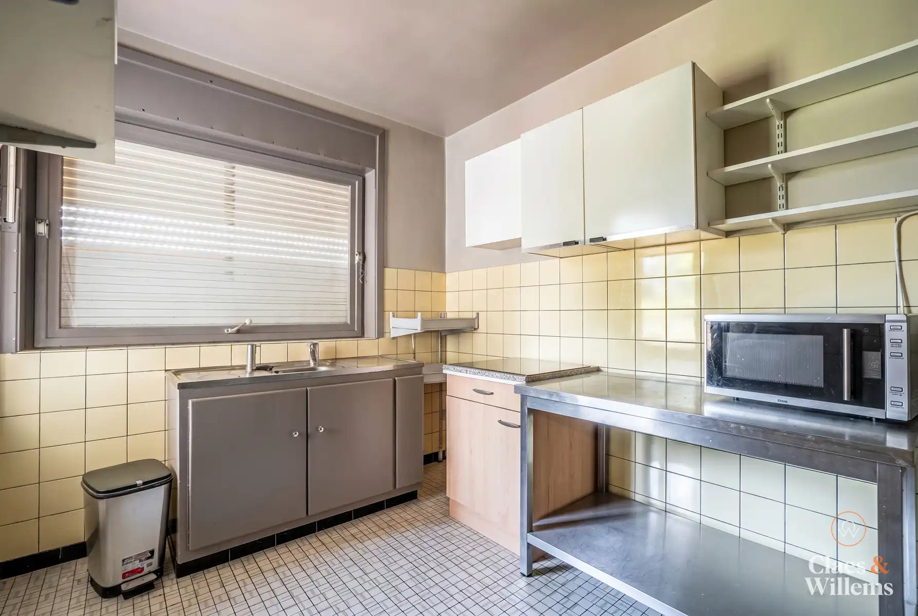 Ruime bel-etagewoning nabij centrum Halle foto 18