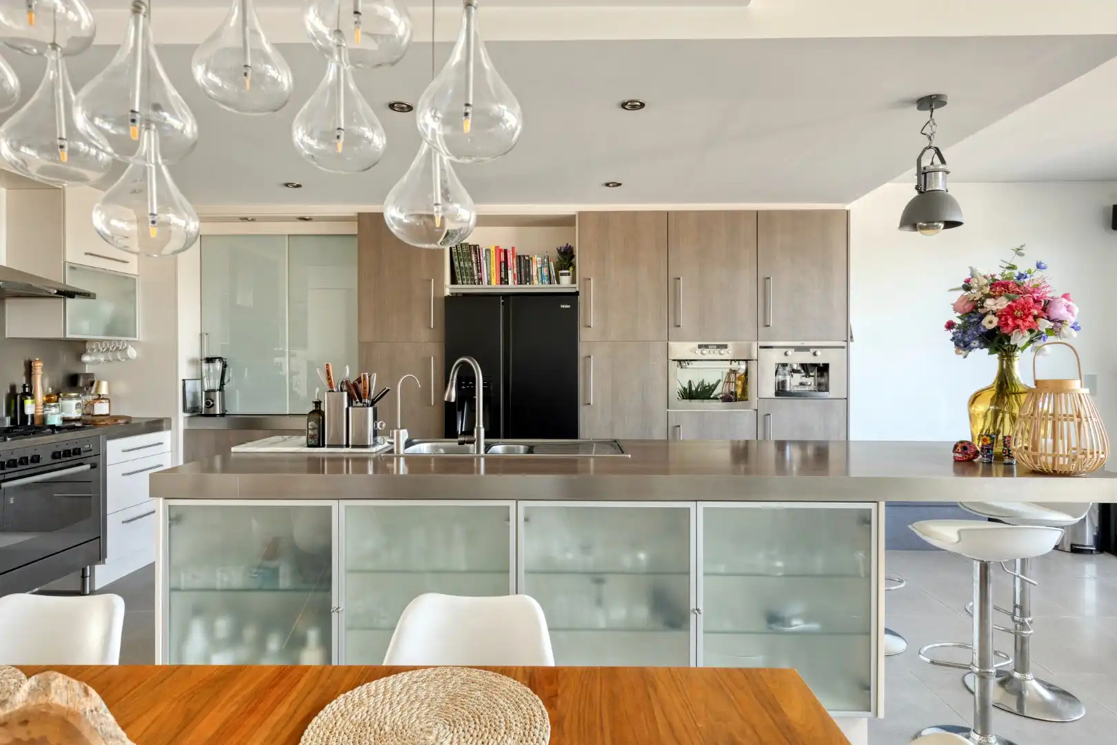 Mooie bel-etage woning van 234 m² bew.opp. op 344 m² grond. foto 5