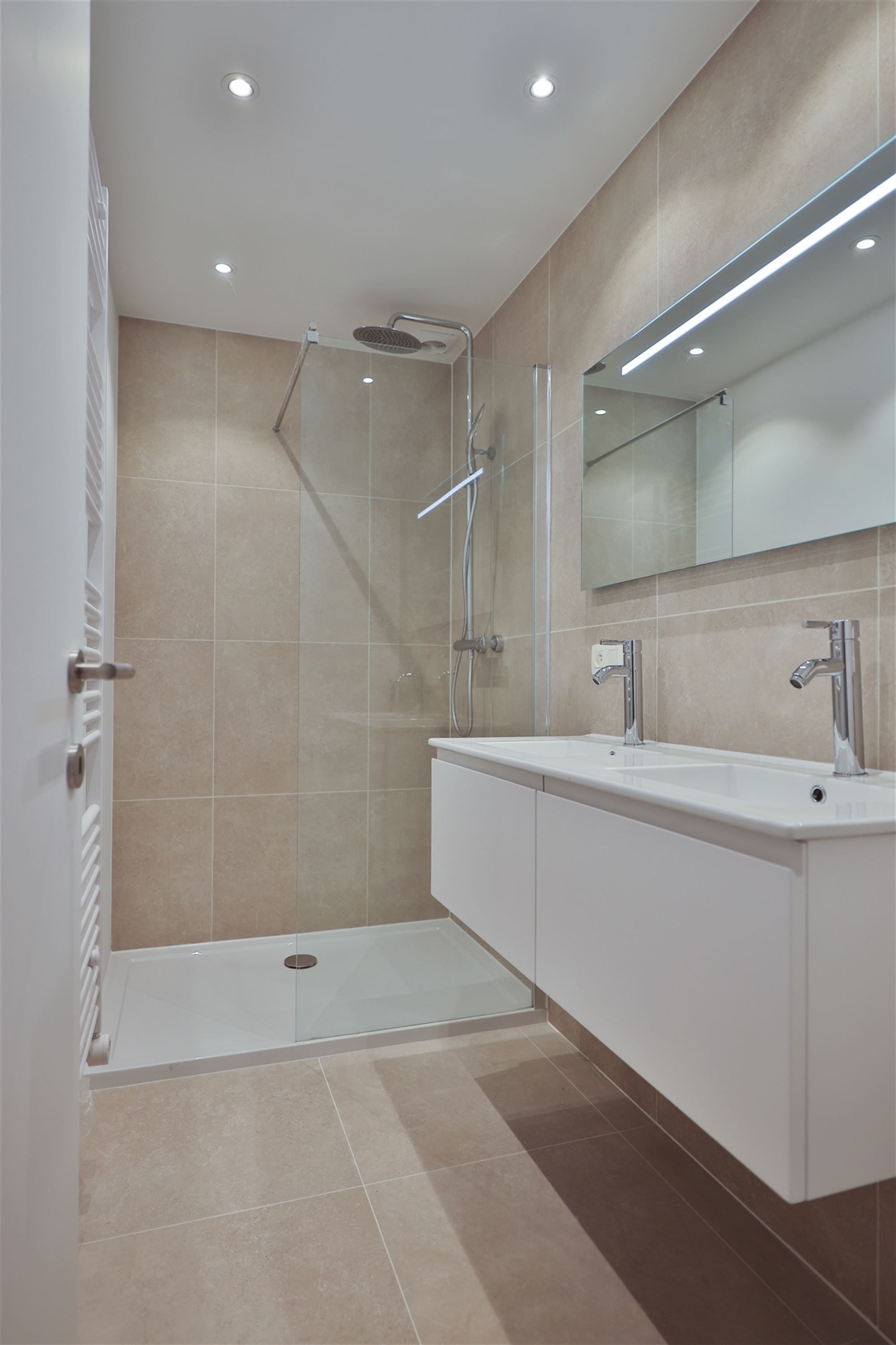 Knap volledig nieuw duplexappartement foto 11