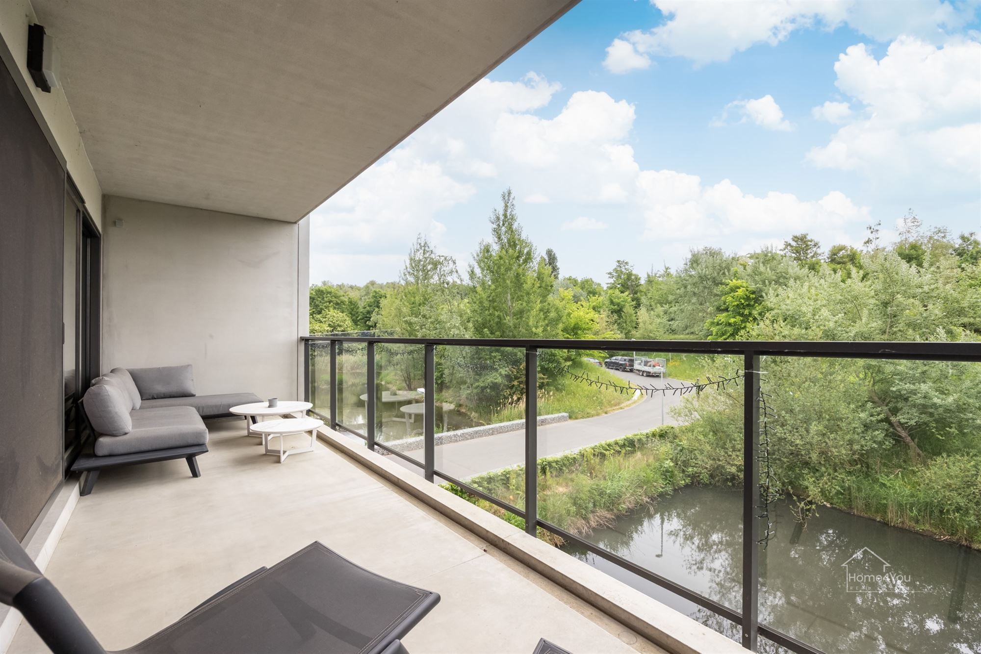 Hoogwaardig kwalitatief afgewerkt appartement met ruim terras en auto staanplaats foto 11