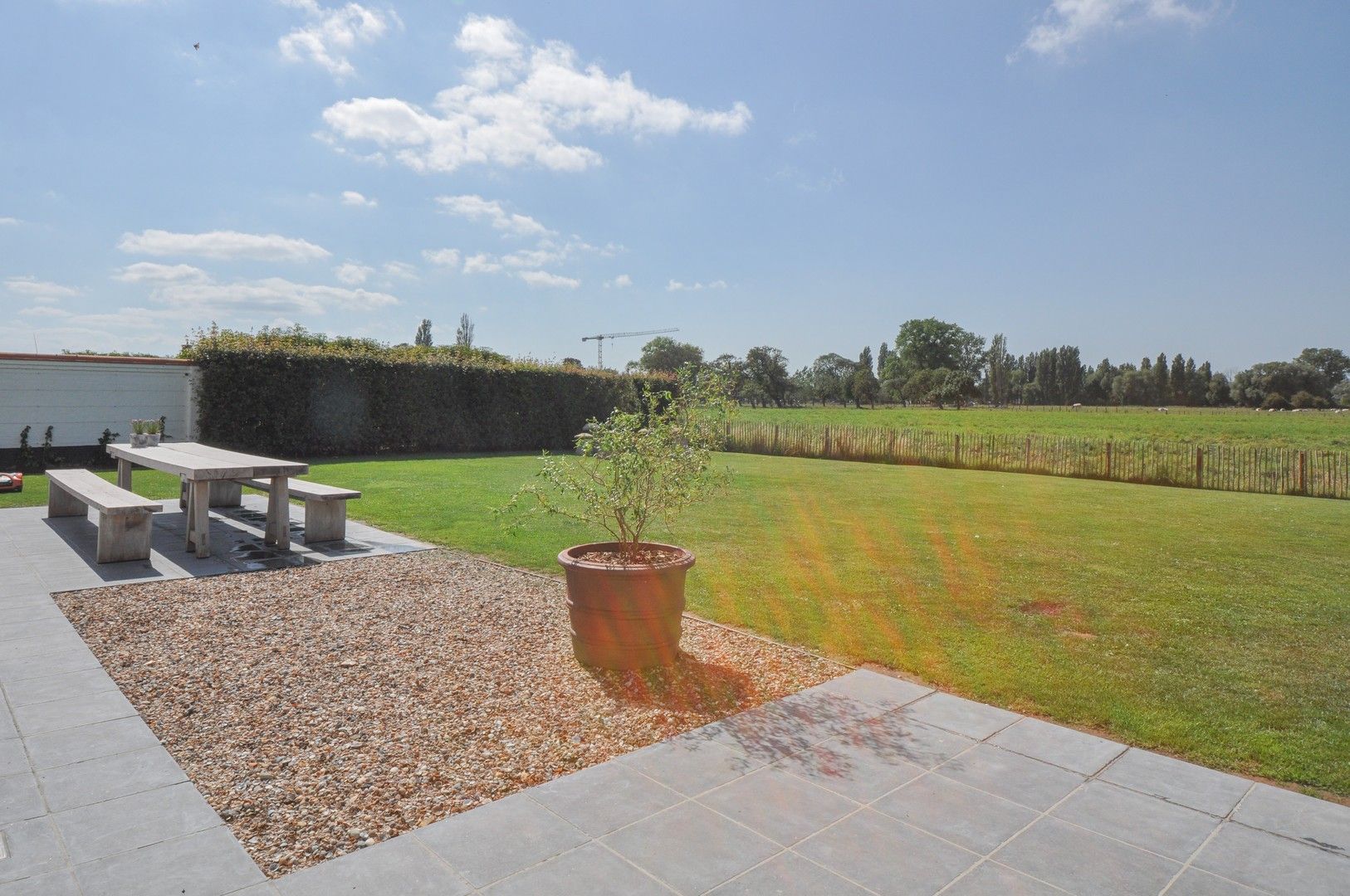 Prachtige, alleenstaande villa met zwembad genietend van adembenemend open zicht op de polders. foto 14