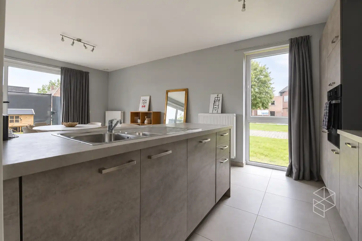 BEZOEKMOMENT NU ZATERDAG 19/09 VAN 16U TOT 18U | RUIM LICHTRIJK GELIJKVLOERS APPARTEMENT MET 2 SLKPS EN GROOT TERRAS foto 9