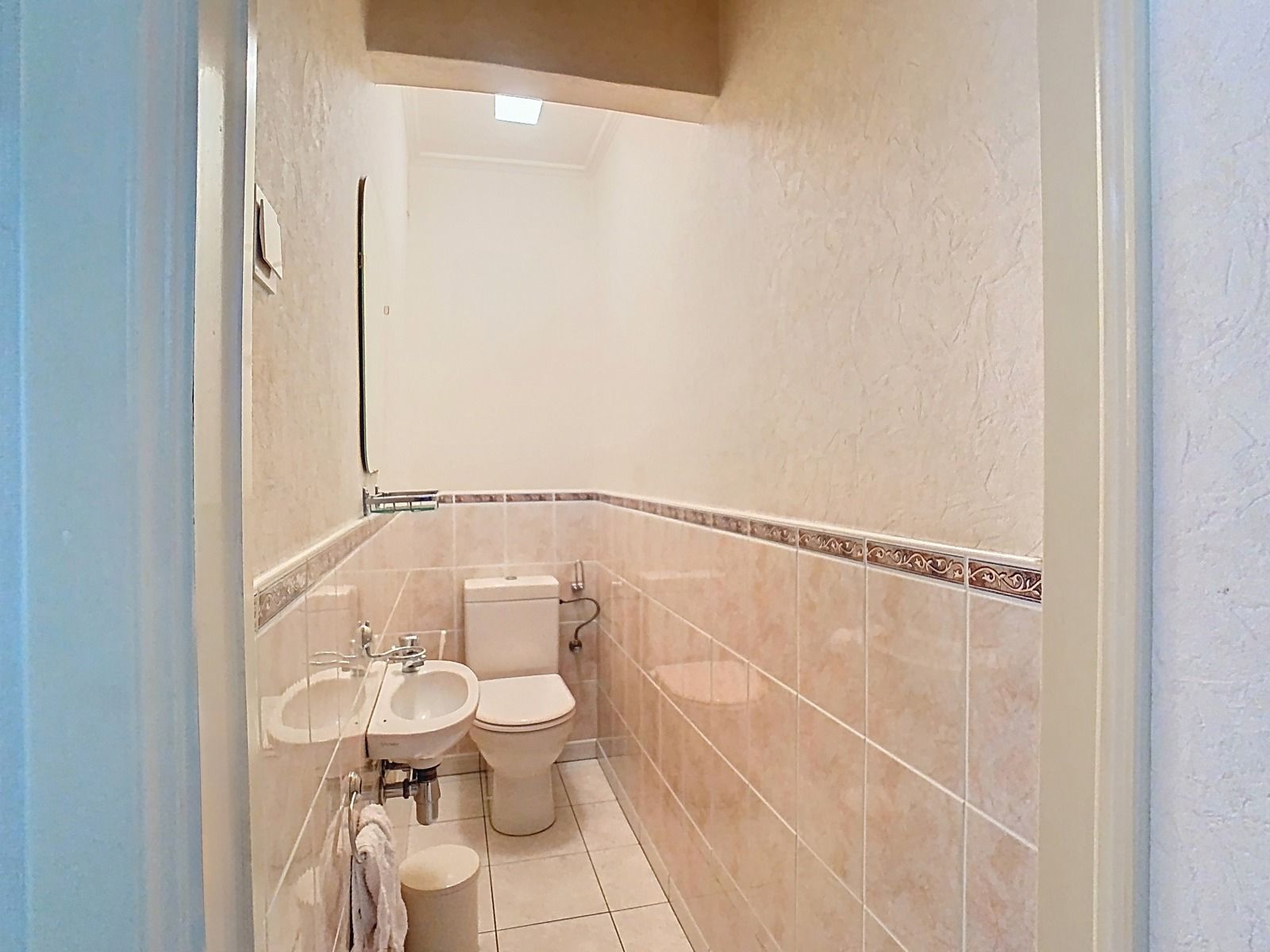 Woning met 2 SLPK, garages en riante tuin, op Toplocatie! foto 11