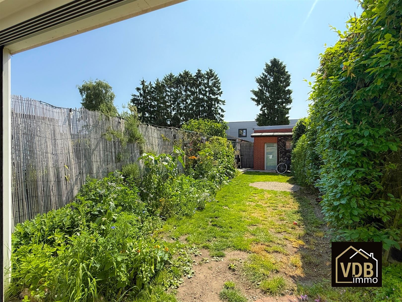 WONING - GB - MET 3 SLAAPKAMERS EN GARAGE foto 37