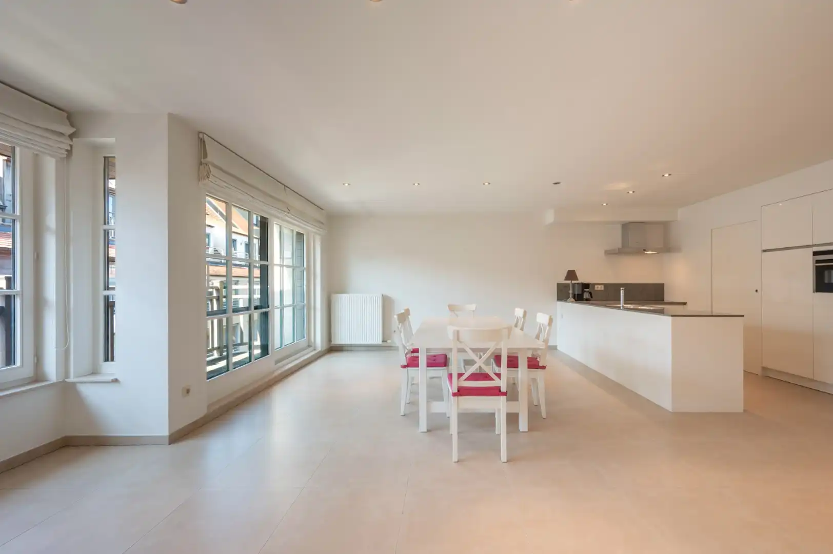 Ruim appartement met zuidgericht terras nabij Lippenslaan, op wandelafstand van de Zeedijk foto 2