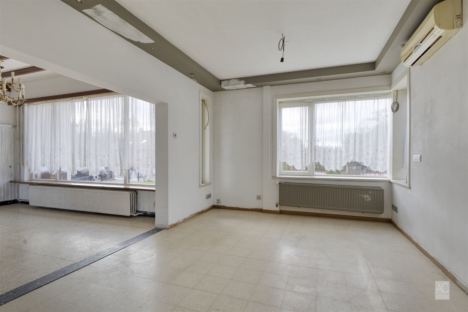 Vrijstaande woning met garage en zwembad foto 10