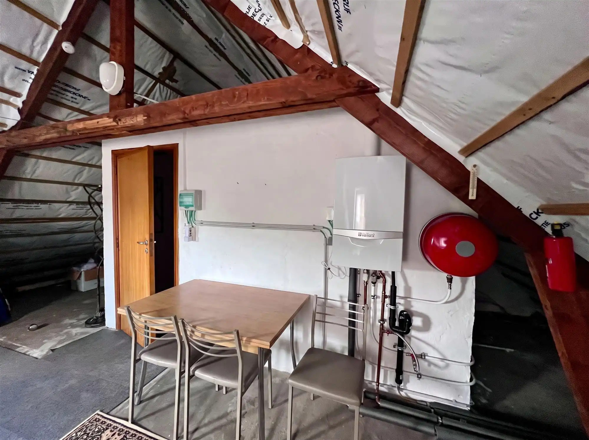 Degelijke halve losbouw met 4 slpks, (voor)tuin en garage foto 25