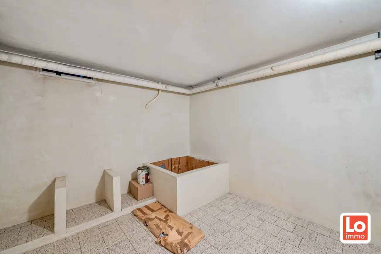 VERKOCHT! Goed onderhouden op te frissen gelijkvloerse woning met inpandige garage in een rustige straat nabij het centrum van Zelzate! foto 8