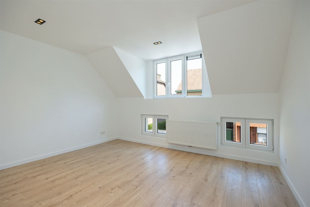 Prachtig gerenoveerde, lichtrijke woning foto 15