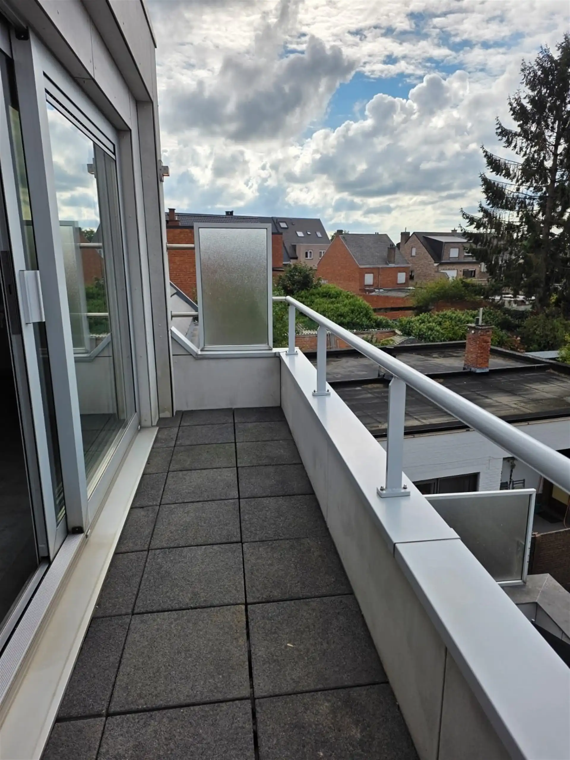 Instapklaar ruim en energiezuinig appartement met zuidgericht terras en garage foto 16