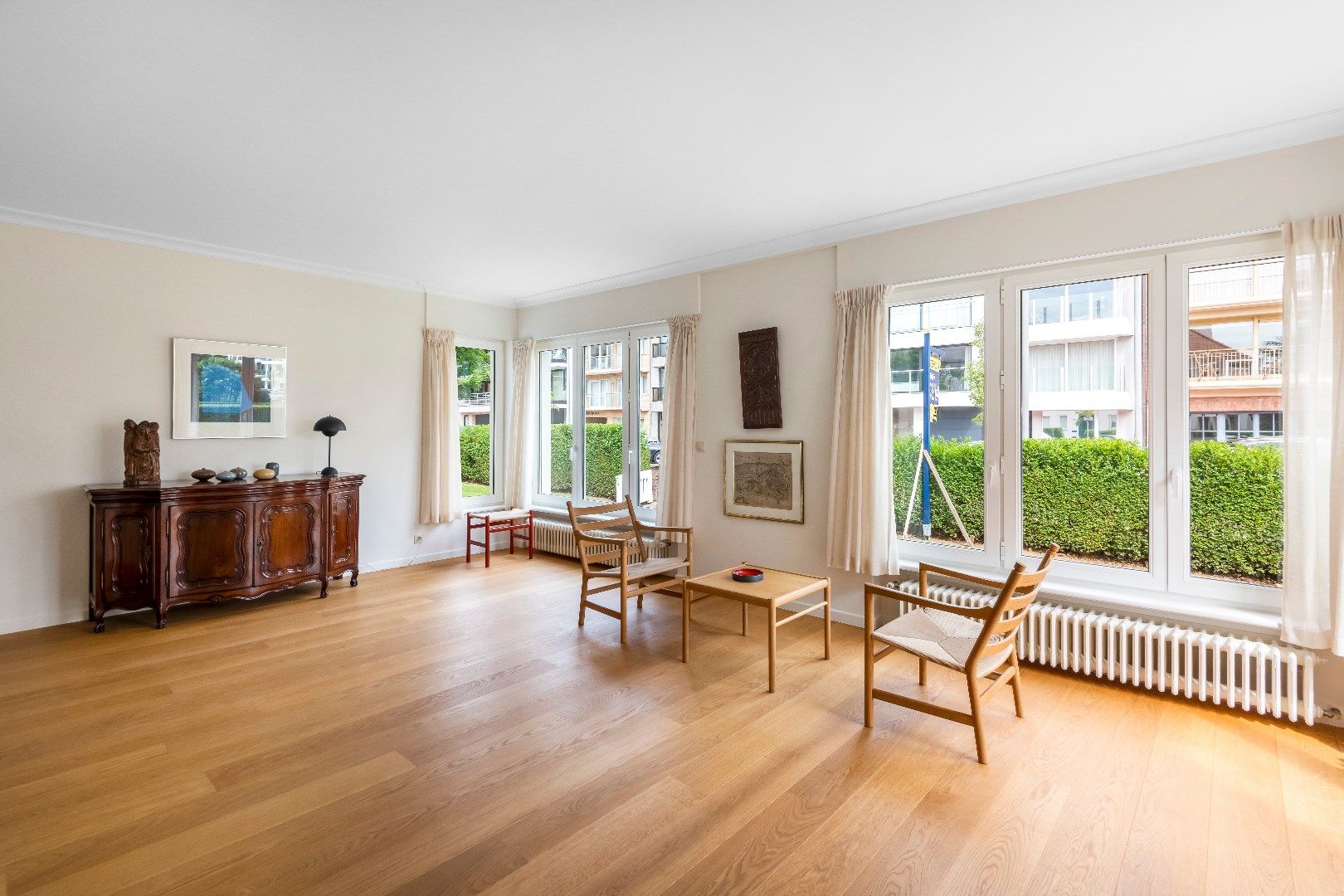 Zeer verzorgd en zonnig hoekappartement, rustig gelegen in de Koningslaan, vlakbij de winkels en de dijk. Incl. garage én staanplaats. foto 4