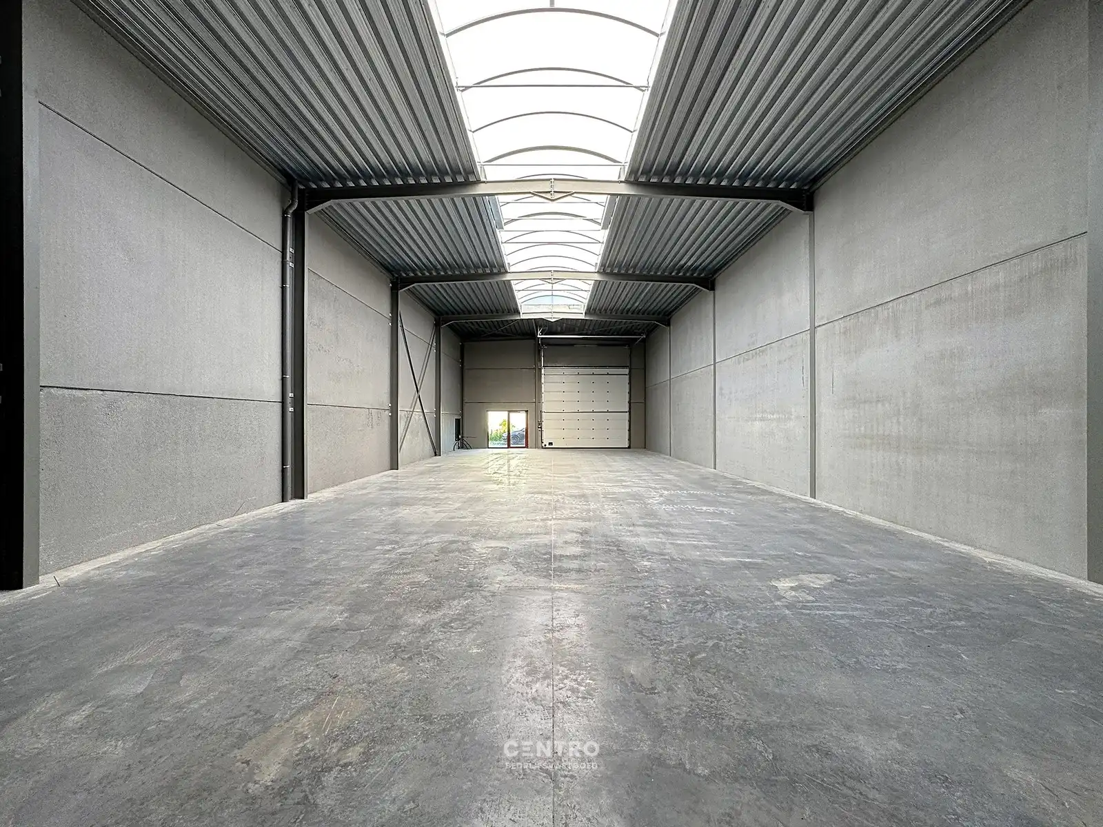 NB MAGAZIJN (203m²) inclusief 1 private PARKEERPLAATS op industriezone "Schatting" te Zedelgem foto 3