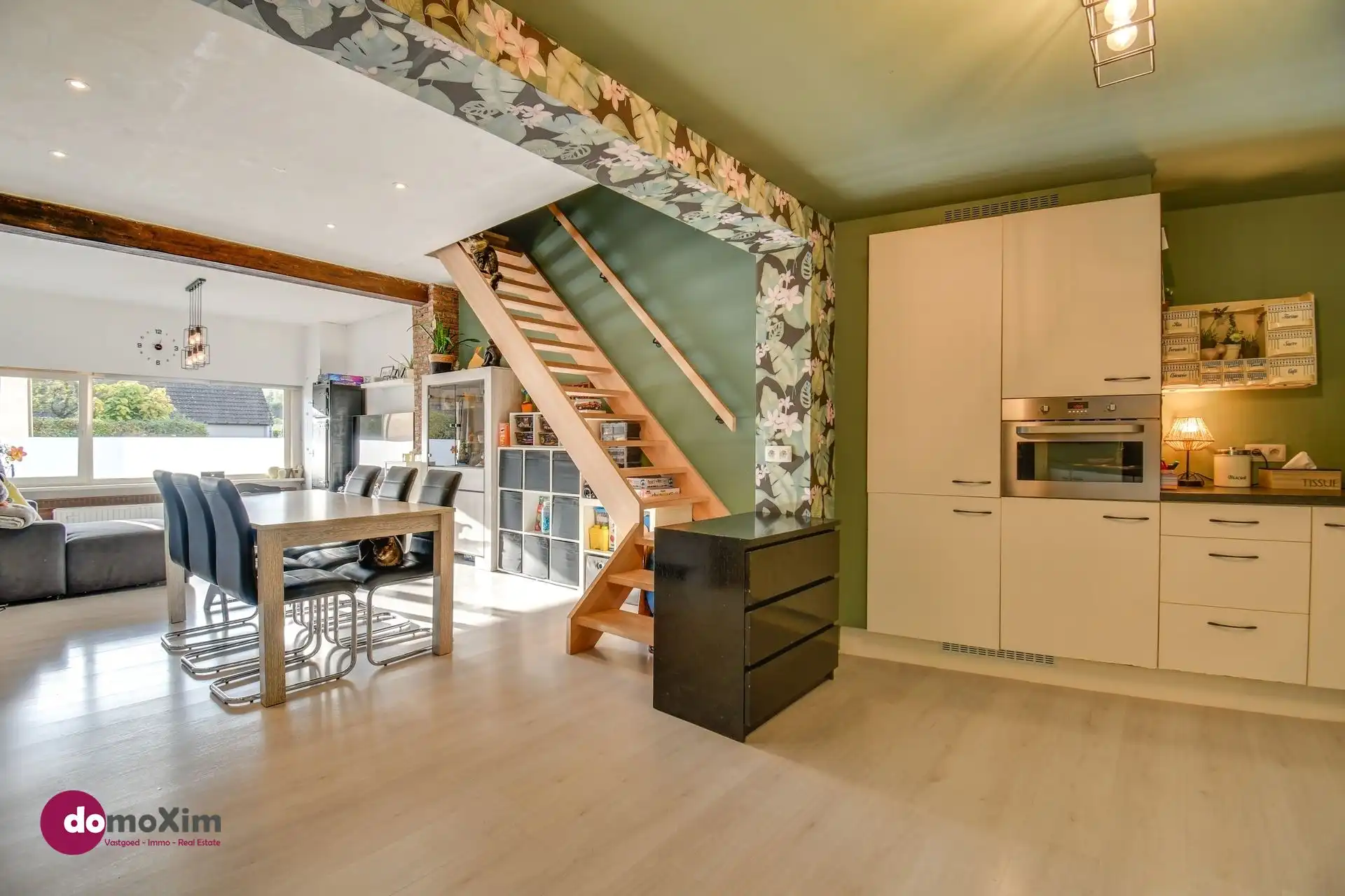Praktische woning met mooie tuin en uitstekende bereikbaarheid foto 9