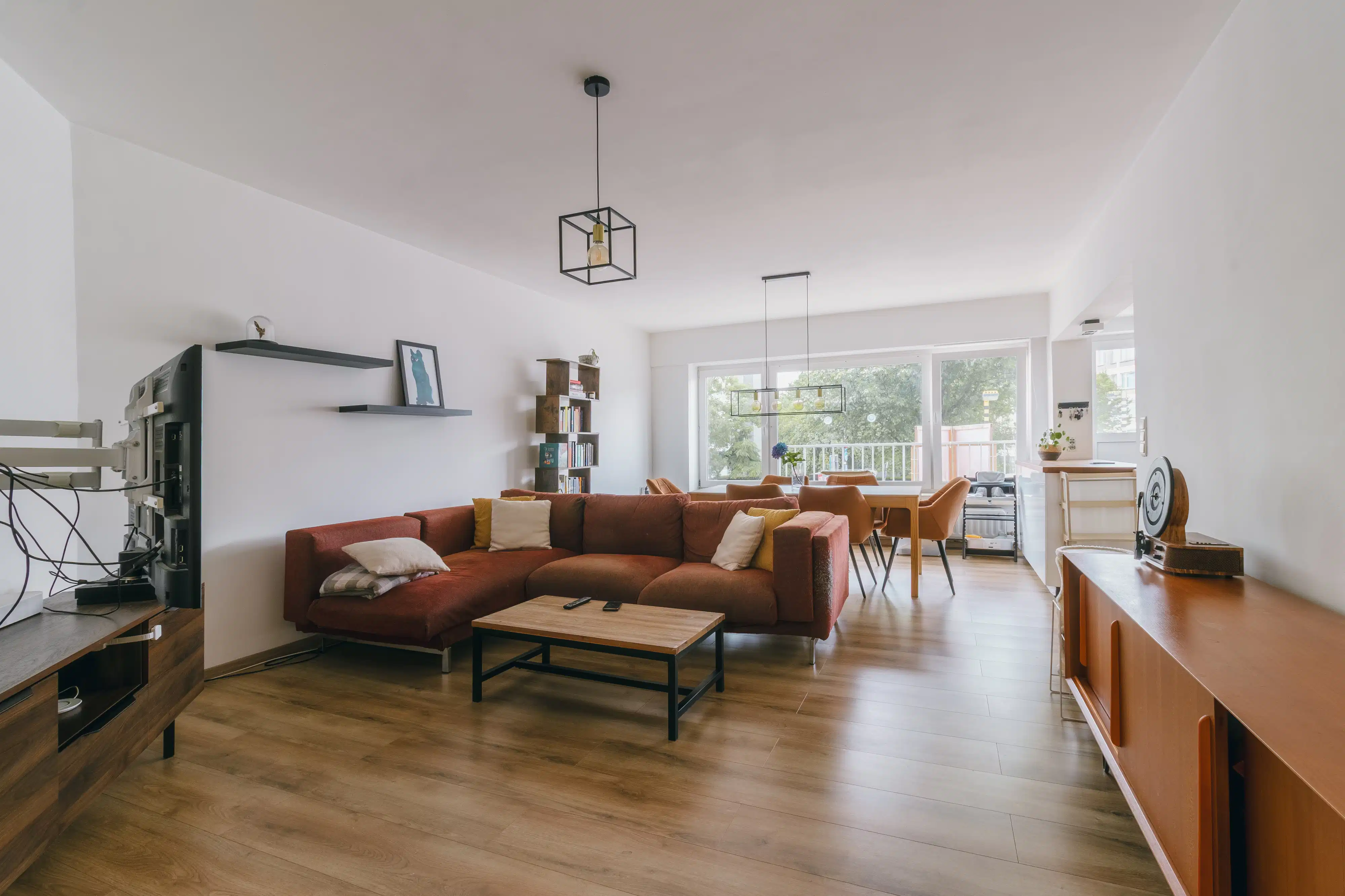 Instapklaar, lichtrijk appartement met terras en staanplaats foto {{pictureIndex}}