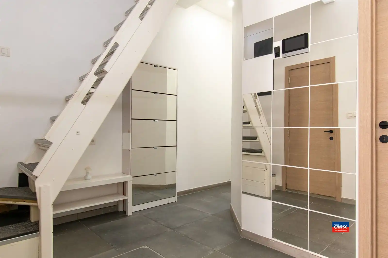 Rijwoning met 3 slaapkamers, 2 badkamers en terras foto 4