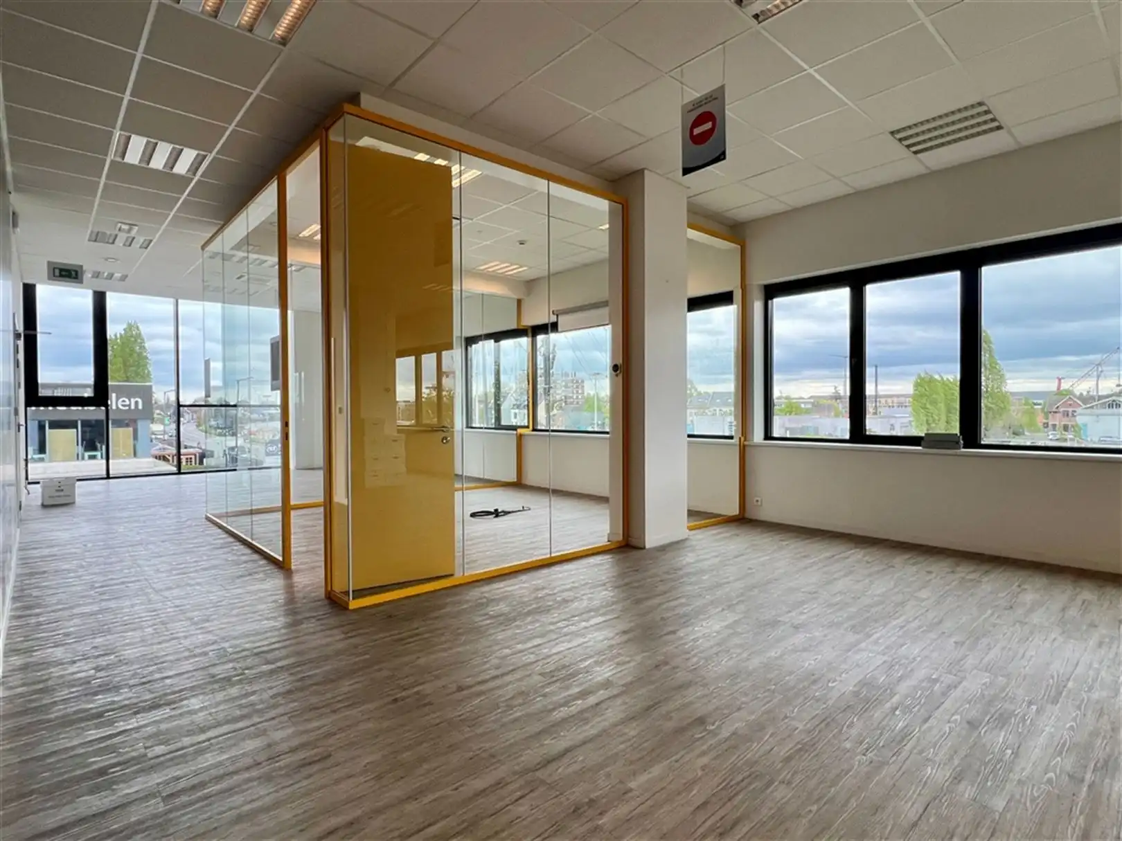 Afgewerkt kantoor aan de Gentse voorhaven foto 4