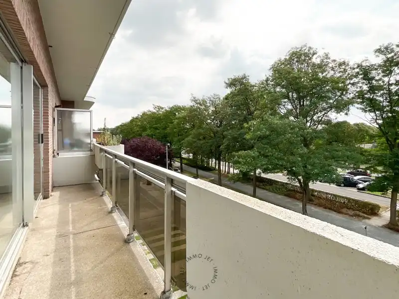 Instapklaar appartement met twee slaapkamers, terras en autostaanplaats in hartje Beveren foto 9