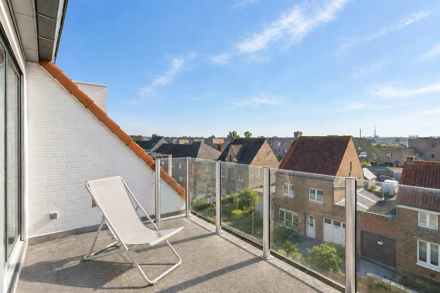 Lichtrijk appartement te koop met twee slaapkamers. foto 14