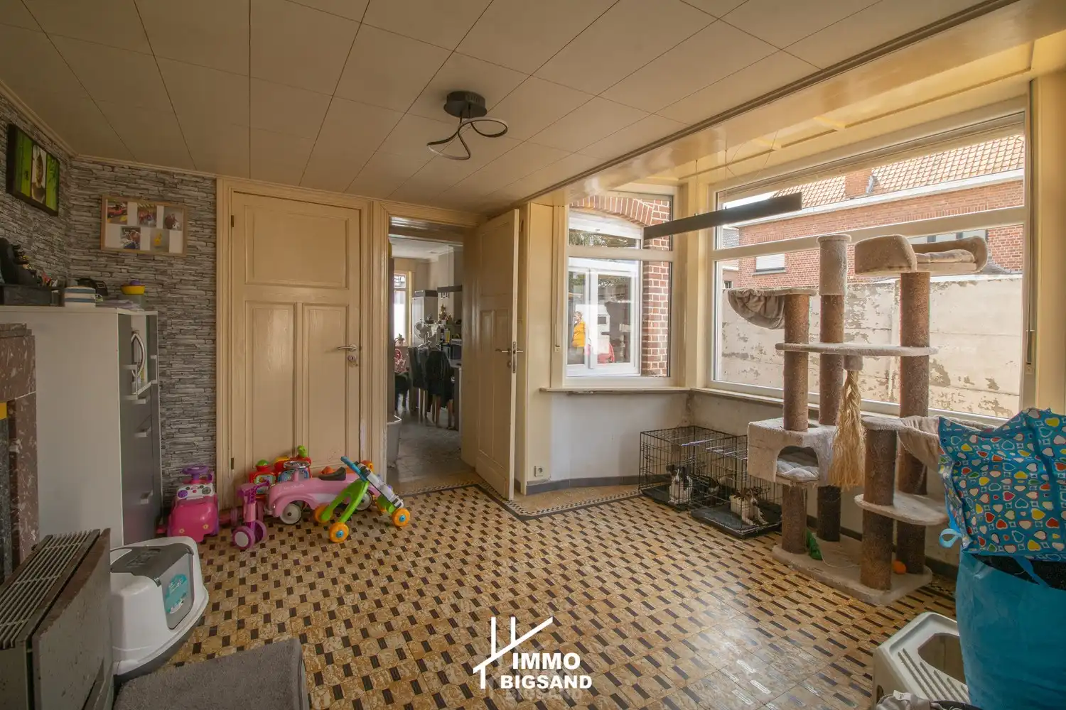 Halfopen woning met 4 slaapkamers, zijwaartse diepe oprit met garage en ruime tuin op 385 m² te Gullegem foto 11