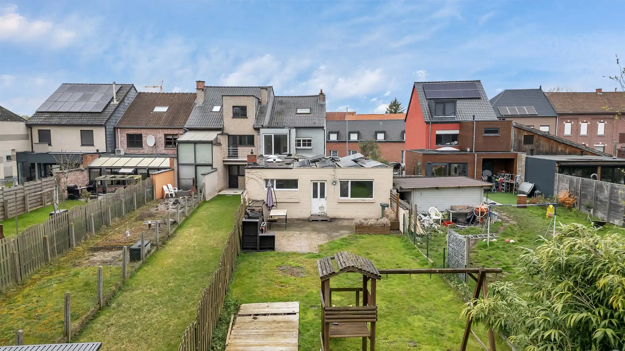 Instapklare woning met ruime garage foto 21