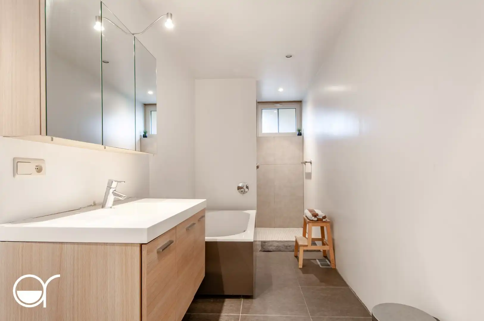 Architectenwoning met 3 slaapkamers  gelegen in een residentiële wijk in Lovendegem. foto 22