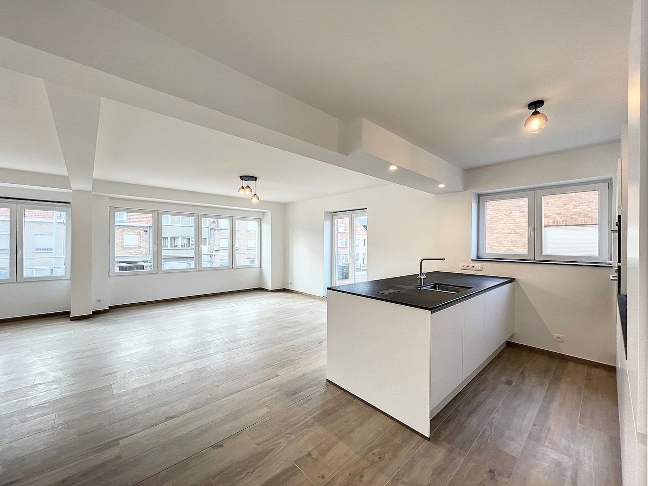 Gerenoveerd, energiezuinig appartement met garage, centraal gelegen. foto 4