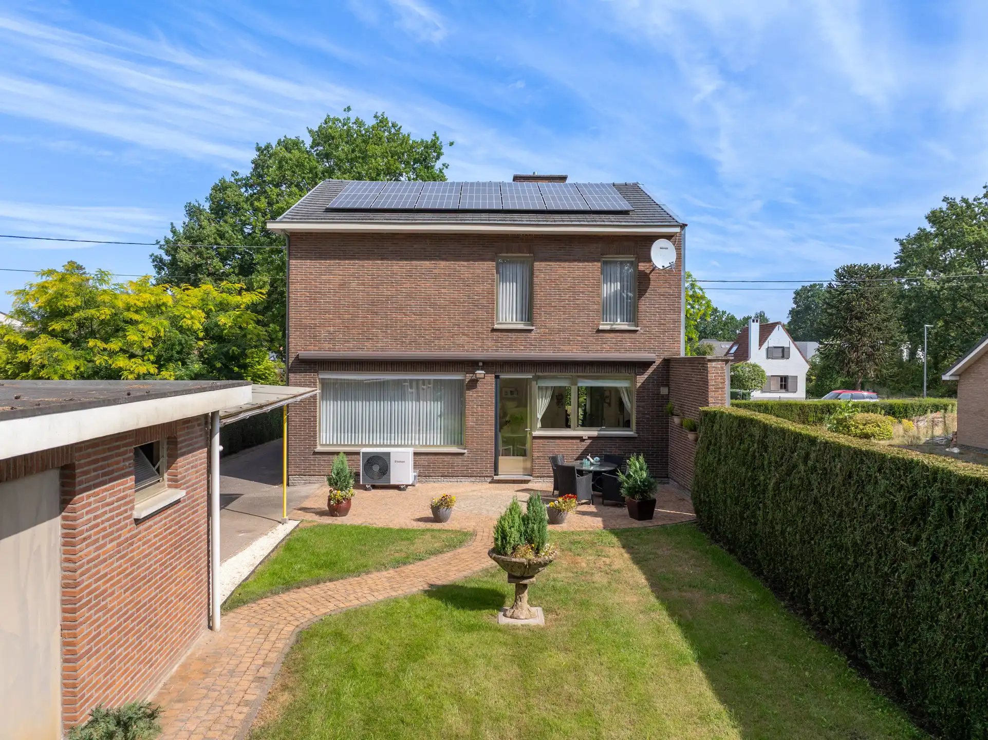 Ruime gezinswoning met 5 slaapkamers in rustige wijk foto 16