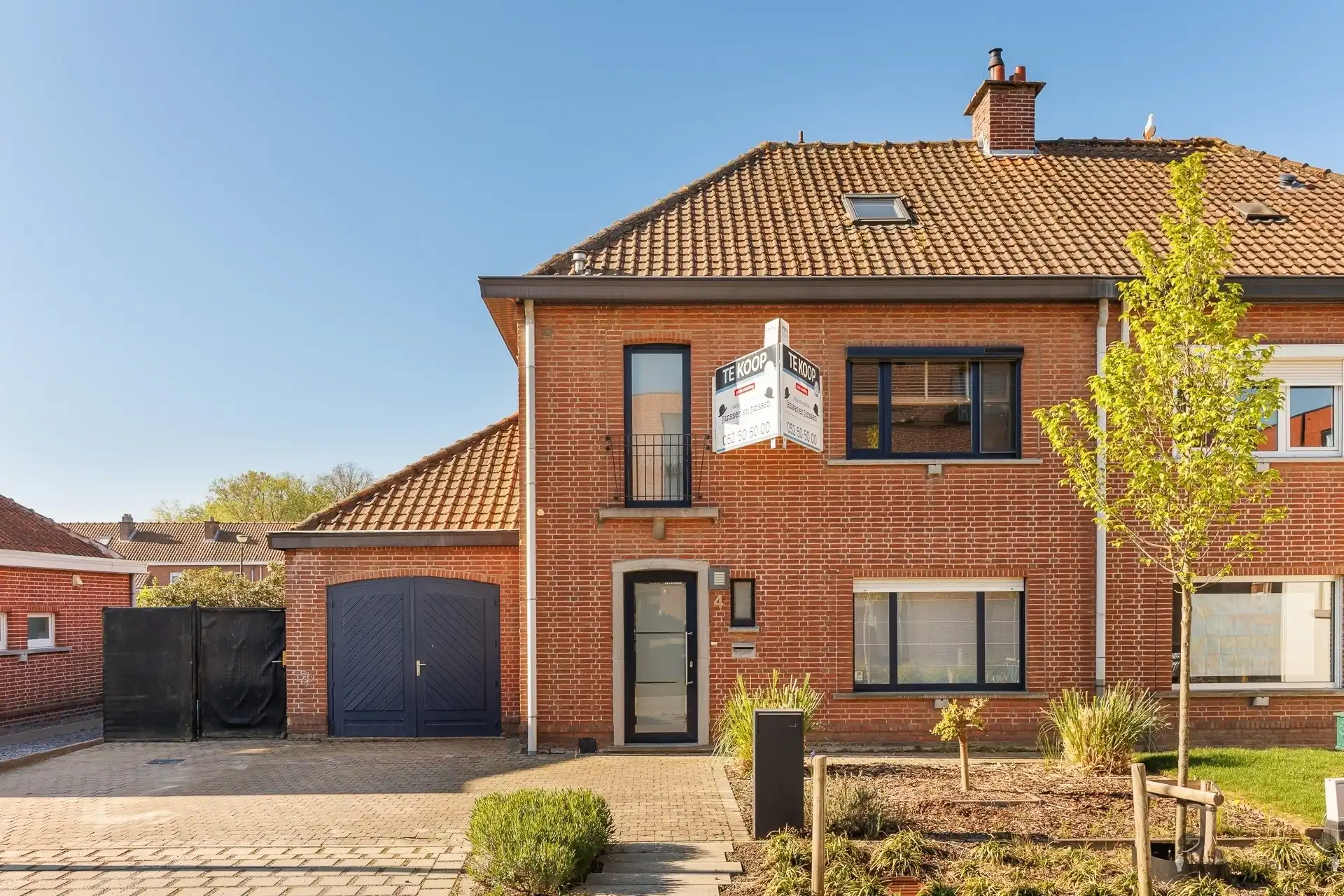 halfopen bebouwing met 3 slpkmrs & tuin foto {{pictureIndex}}