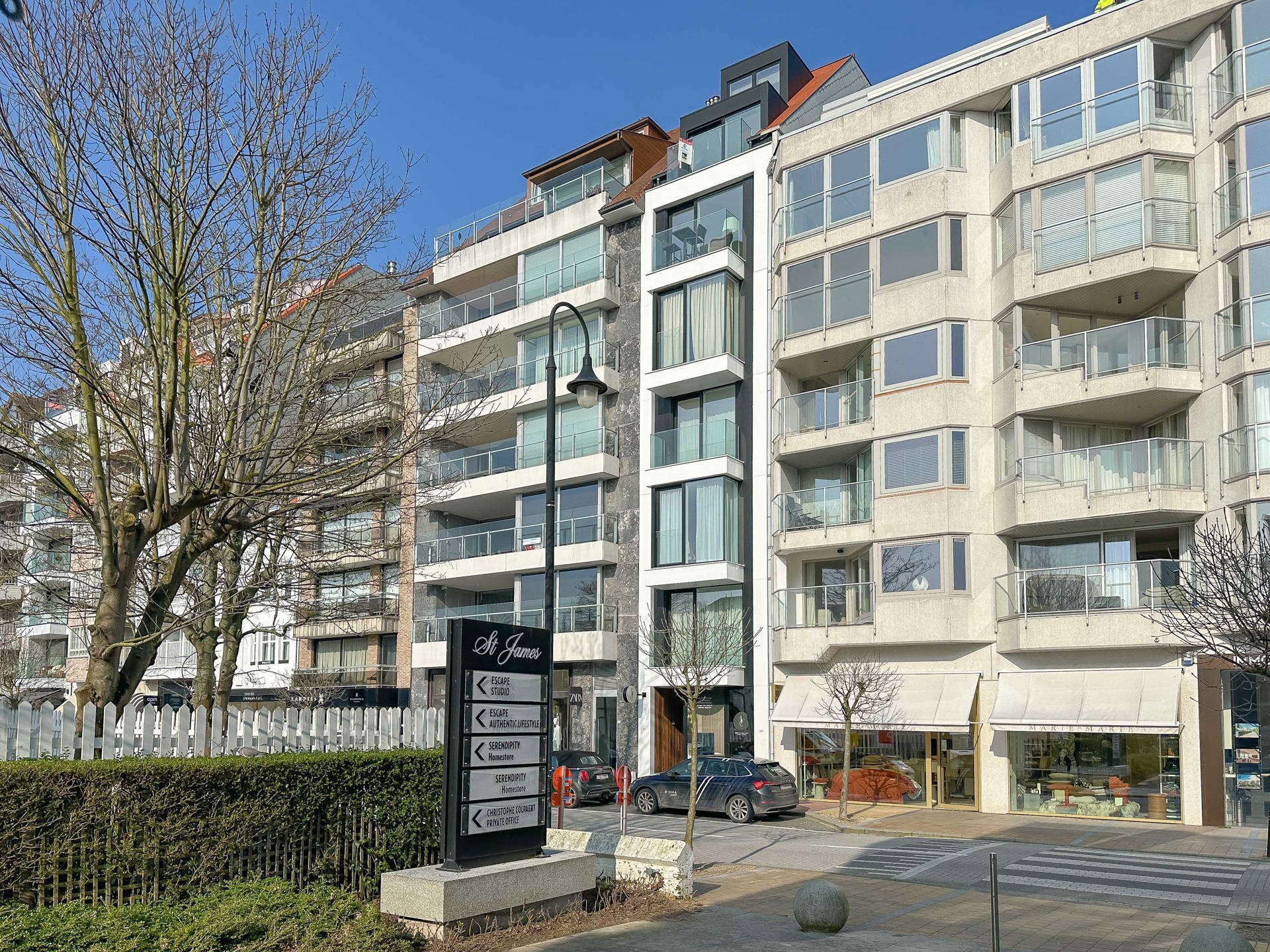 Stijlvol en lichtrijk appartement op toplocatie in het Zoute foto 2